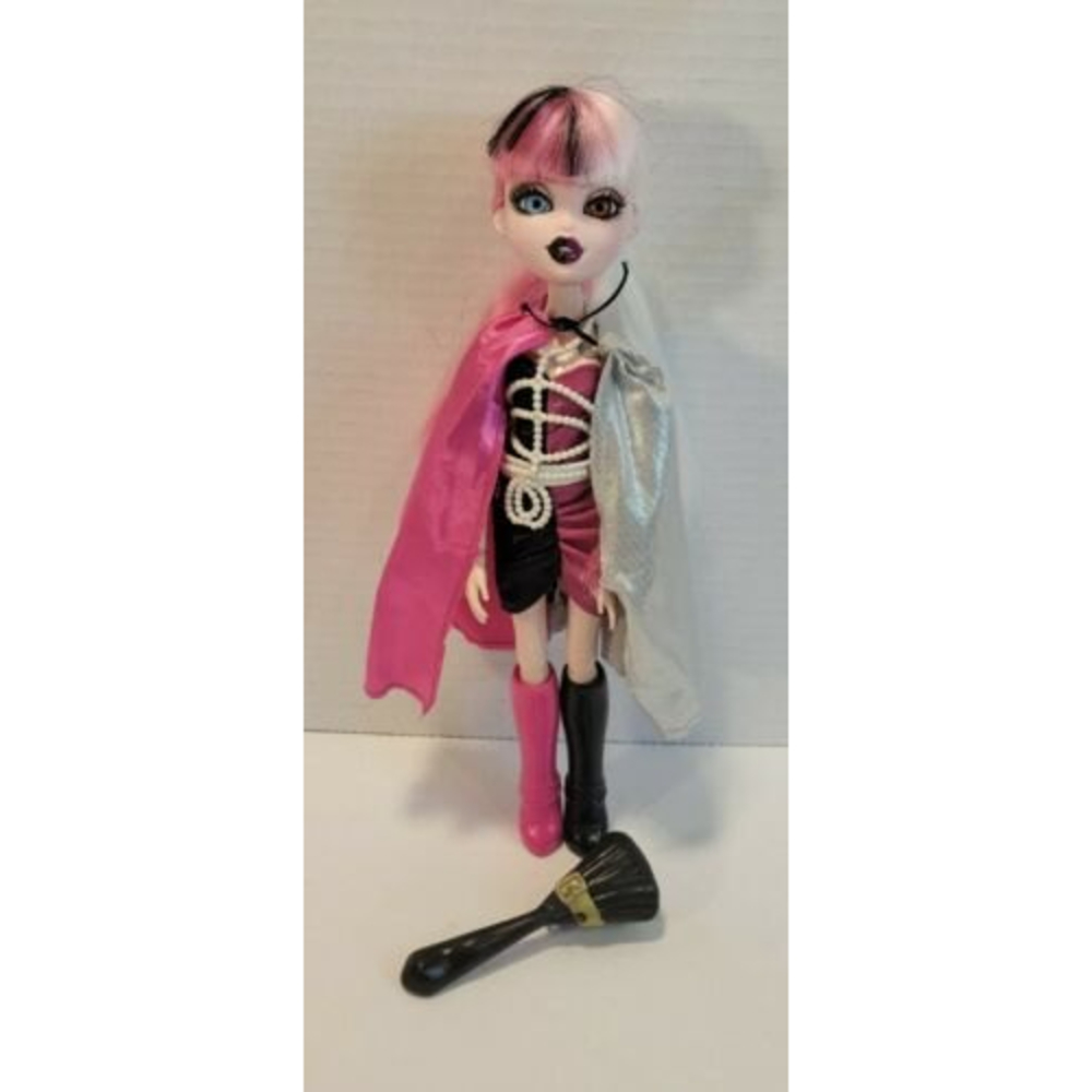 MGA Bratz Bratzillaz Cloetta Spelletta Glam Gets Wicked Doll With Outfit & Brush